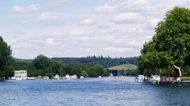 Relax on the Thames at Henley